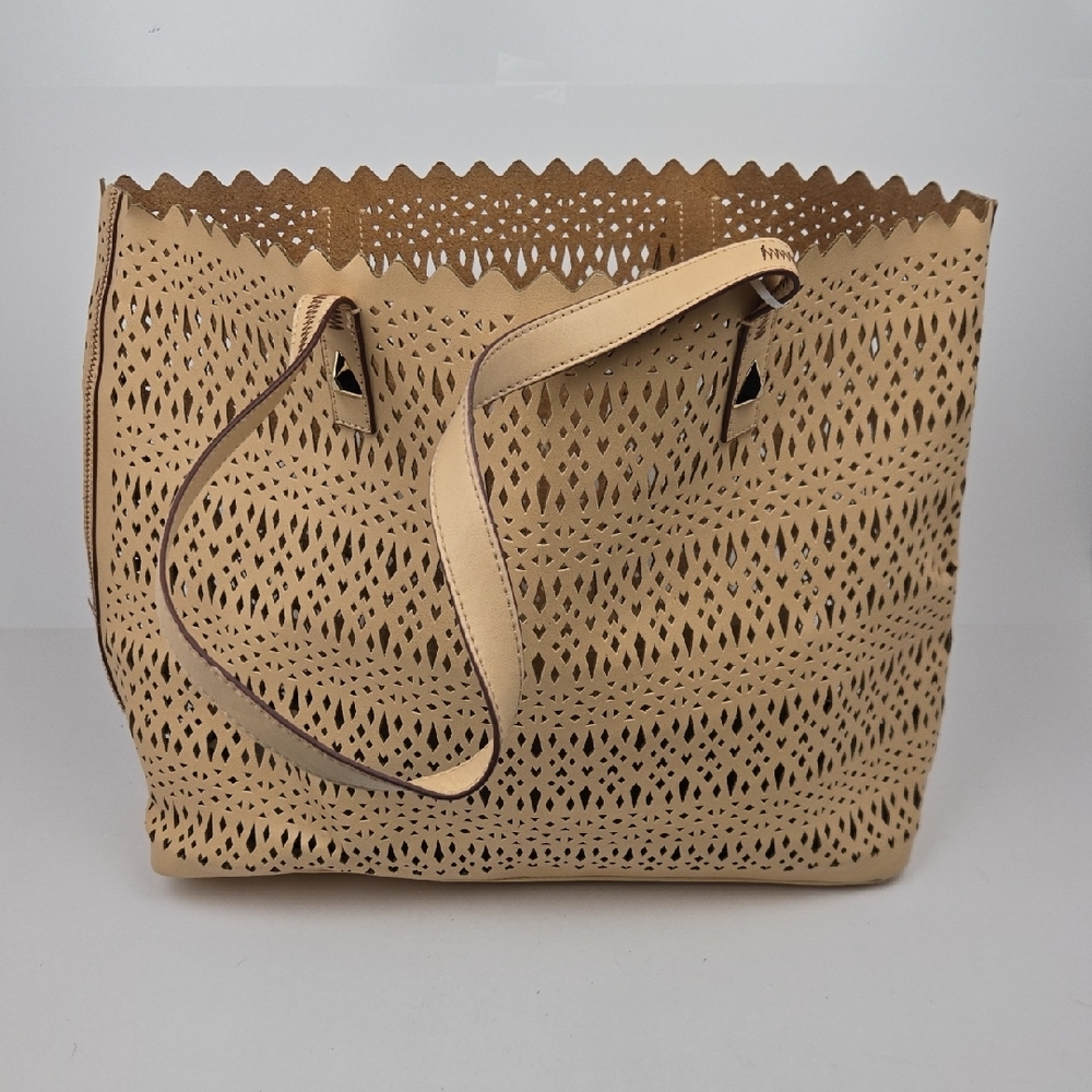 Stella & Dot Avalon Tote - Perforated Tan Blush Bag